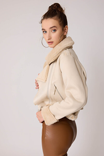 Vitrin Μαύρο καστόρι από ψεύτικη γούνα Λεπτομερές κοντό μπουφάν Biker