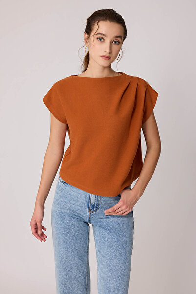 Vitrin Bluză din tricotaj cu mânecă scurtă, cu umăr strâns