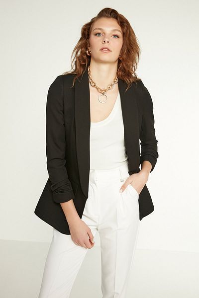 Vitrin Blazerjacke mit langem Kragen, detaillierten Ärmeln und gerafften Ärmeln