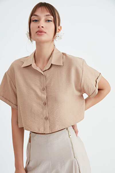 Vitrin Изрязана риза с детайли на раменете