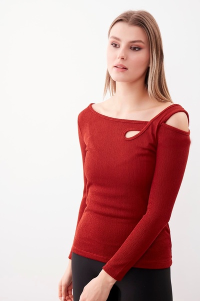 Vitrin Bluză cu guler larg cu umeri