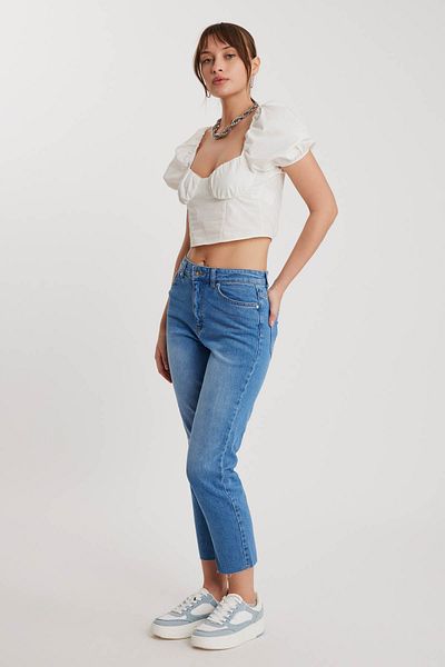 Vitrin Slim Fit Crop Mom Jean