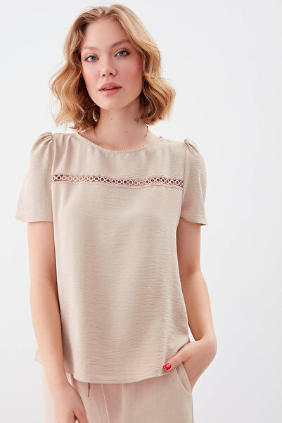 Vitrin Laced Short Sleeve Blouse