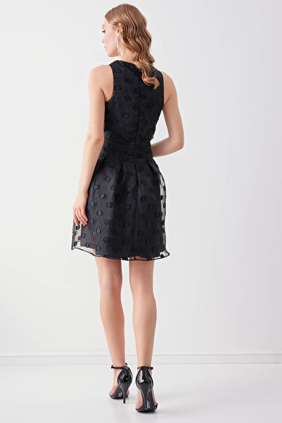 Vitrin Vzorované šaty s výstřihem do V