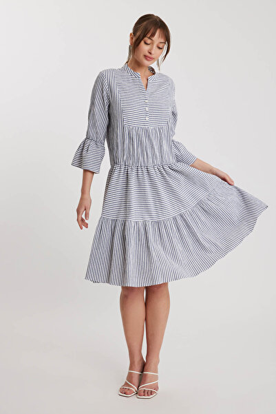 Vitrin Φόρεμα με κουμπιά με βολάν με γιακά και μανίκια