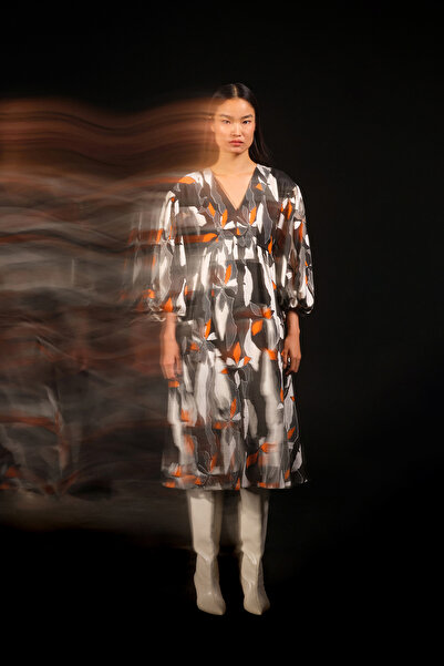 Jus De Pommes Siyah Beyaz Desenli Balon Kol Midi Elbise