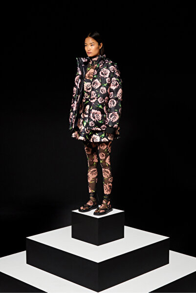 Jus De Pommes Siyah Çiçek Desenli Kadın Mont