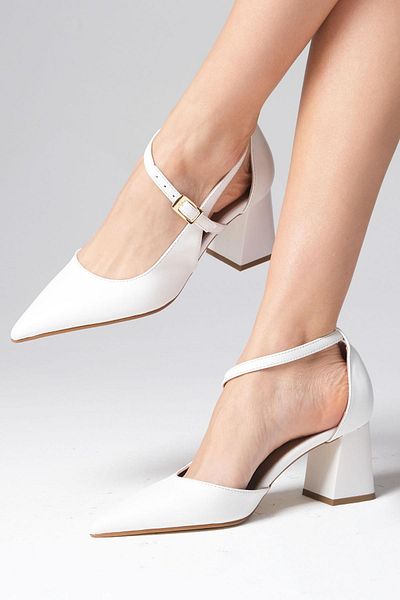 Mio Gusto Clara White Color Thick Heeled Women's Shoes