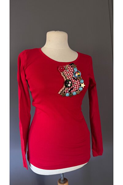 Kübra Tekin Boncuk İşlemeli Kırmızı Bluz