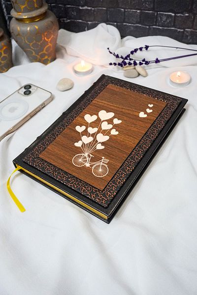 markcat Termo Dege cu model de biciclete + caiet din lemn, linie (17x24 cm, 320 pagini)