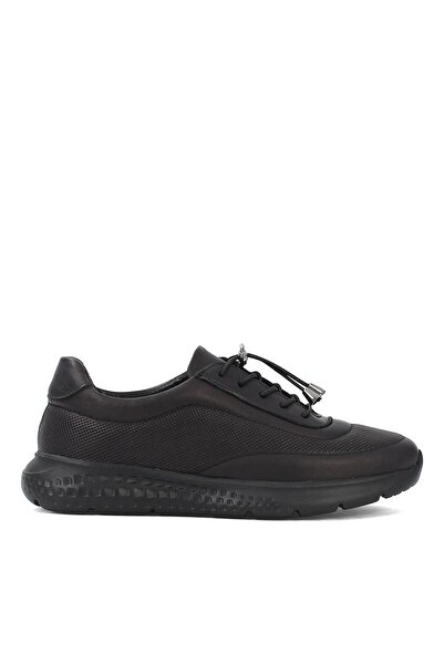 Celal Gültekin Kadın Siyah Bağcıklı Kalın Tabanlı Deri Sneaker