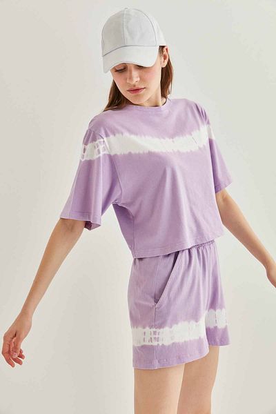 Vitrin Batik Painting Crop T-shirt
