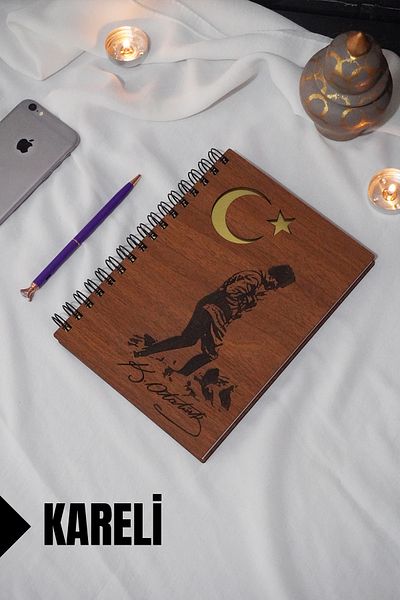 markcat Caiet cu carouri tematice Kemal Atatürk cu copertă din lemn - Agenda și caiet școlar (A5 - 120 coli)
