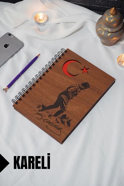 markcat Caiet cu carouri tematice Kemal Atatürk cu copertă din lemn - Agenda și caiet școlar (A5 - 120 coli)
