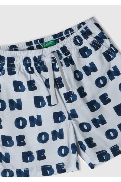 United Colors of Benetton Erkek Çocuk Beyaz-Lacivert Tamamı Grafik Baskılı Arkası Logo İşlemeli Beli Büzgülü Şort