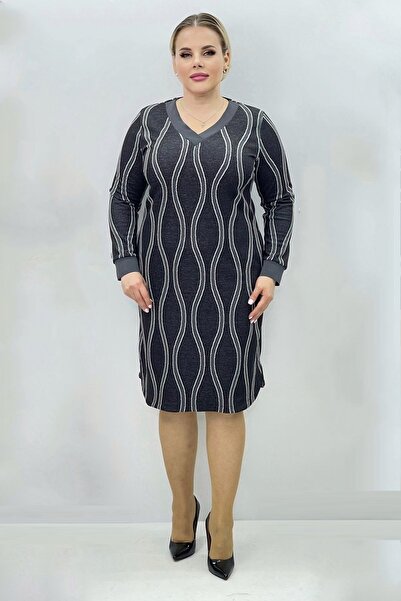 ModaMania فستان محبوك مخطط برقبة على شكل حرف V مقاس كبير