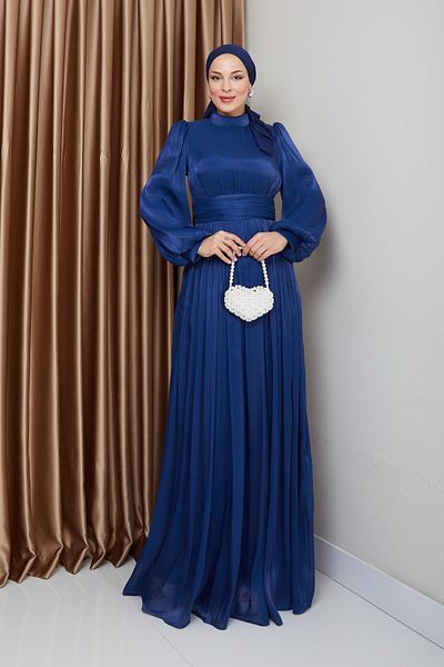 Olcay Detailliertes Yoryo-Abendkleid aus Seide mit Hijab und Gürtel an der Taille K. INDIGO 1225
