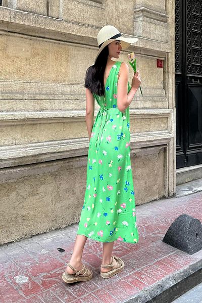 Now Moda Rochie verde lungă din viscoză naturală, cu decolteu în V, cu model în talie