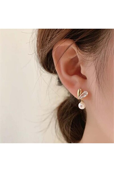 Pelin Aksesuar أقراط على شكل قلب مرصعة باللؤلؤ باللون الذهبي