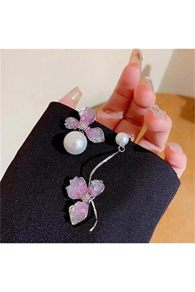 Pelin Aksesuar أقراط زهرة كريستال وردي بتصميم غير متماثل