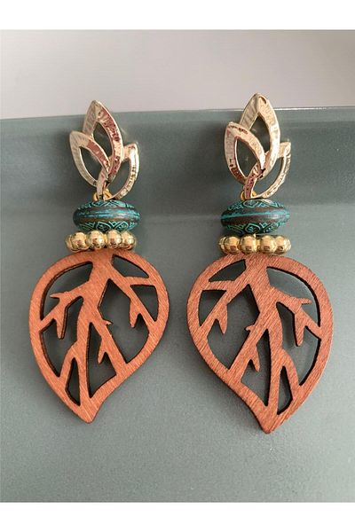 Pelin Aksesuar Leaf Shaped Wooden Design Earrings