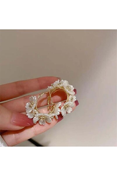 Pelin Aksesuar Beyaz Çiçek İşlemeli Halka Küpe