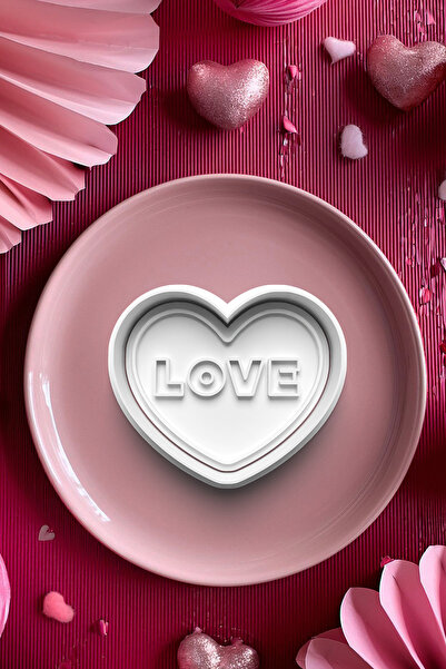 Deep Sweet قاطعة قالب الكوكيز على شكل قلب من LOVE