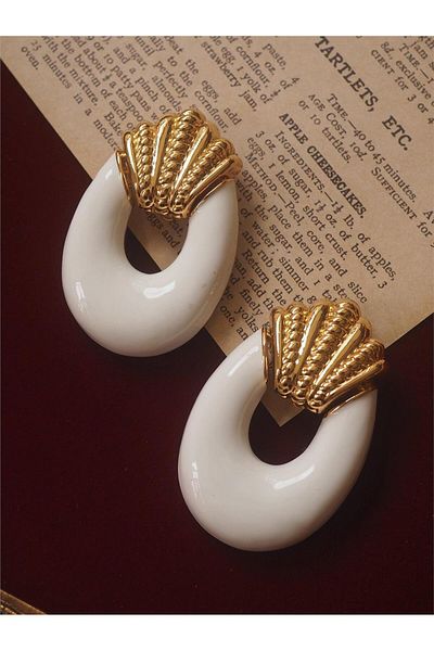 Pelin Aksesuar Gold Mussel - Large Oval White Enamel Earrings