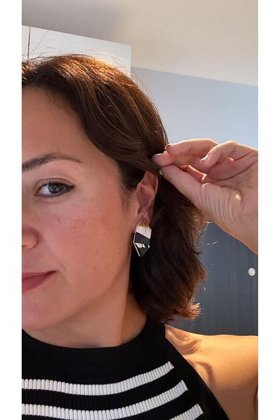 Pelin Aksesuar أقراط هندسية منقوشة بالأبيض والأسود