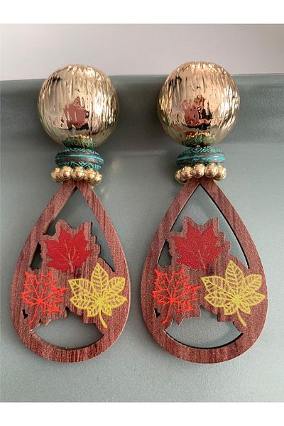 Pelin Aksesuar Leaf Patterned Wooden Design Earrings