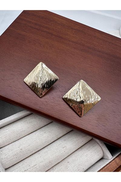 Jerie Gold Serrated Plate Square Earrings