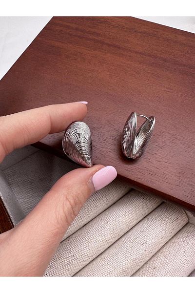 Jerie Double Sided Serrated Plate Seashell Earrings