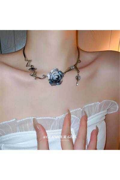 Pelin Aksesuar Mavi Simli Çiçek Detaylı Silver Kolye