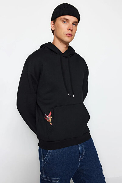 Trendyol Collection Černá oversize mikina s kapucí s motivem nového roku – TMNAW23sw00110