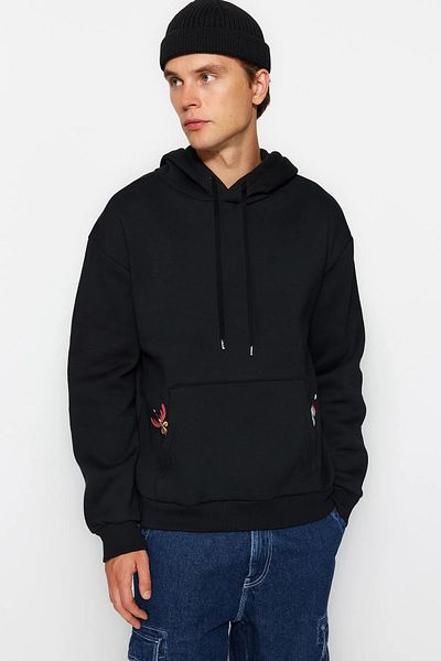 Trendyol Collection Πρωτοχρονιάτικο φούτερ μεγάλου μεγέθους με μαύρη κουκούλα - TMNAW23sw00110