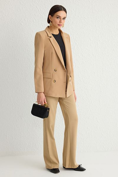 Trendyol Collection Nerzfarbene, normal gefütterte, gewebte Blazerjacke mit zweireihigem Verschluss TWOSS21CE0107