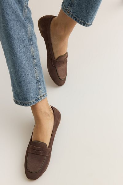 TRENDYOL SHOES Nerzfarbene, flache Damen-Loafer-Schuhe aus echtem Wildleder mit Mandelzehe TAKSS25LA00004