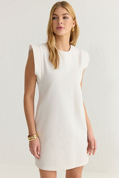 Trendyol Collection Ecrufarbenes, gerades A-Linien-Minikleid TWOSS25EL00188