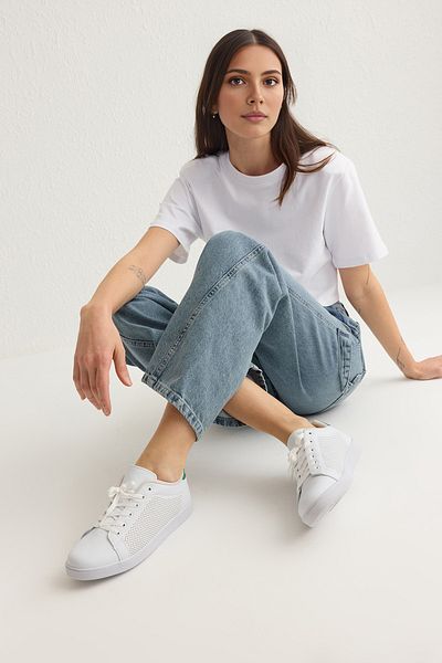 TRENDYOL SHOES Weiße, detaillierte Schnür-Sportschuhe für Damen TAKSS25SN00000