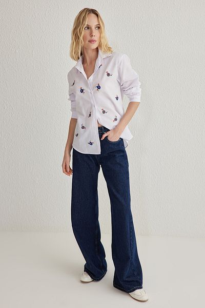 Trendyol Collection Biała koszula z haftem na całości, oversize, szeroka, tkana, Twoss25Go00094
