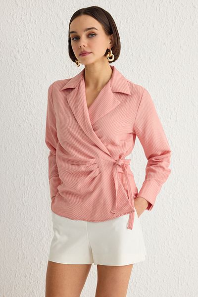 Trendyol Collection Cămașă țesătă cu dungi în amestec modal roz, cu detaliu de legare, cu potrivire normală, TWOSS25GO00036