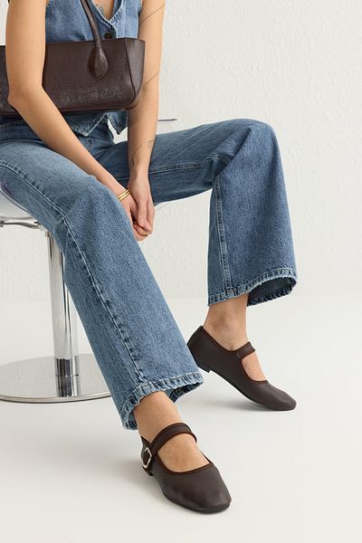 TRENDYOL SHOES Braune, strukturierte Mary-Jane-Ballerinas mit Mandel-Zehenkappe für Damen TAKSS25BE00001