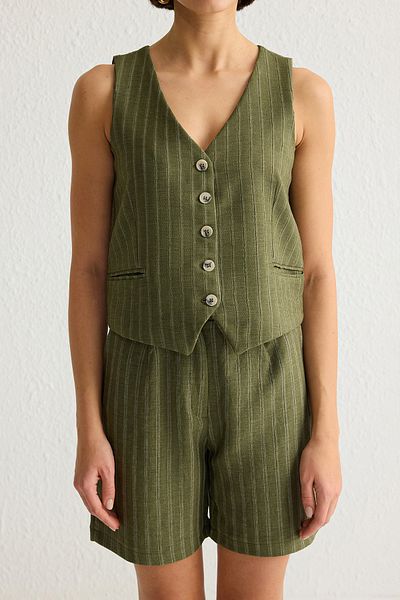 Trendyol Collection Khaki V-nyakú mellény és zsebes rövidnadrág szett szőtt alsó-felső szett TWOSS25AU00031