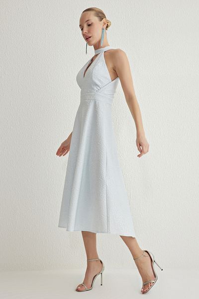 Trendyol Collection Hellblaues, glitzerndes, gewebtes, schickes Kleid im A-Linien-Stil TPRSS25EL00045