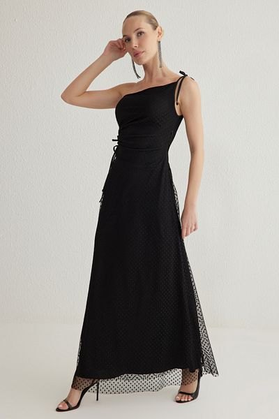 Trendyol Collection Schwarzes, asymmetrisches, gestricktes, langes Abendkleid aus Tüll mit A-Ausschnitt TPRSS25AE00027