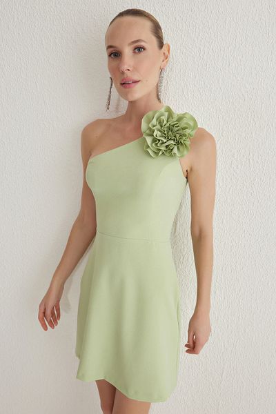 Trendyol Collection Mintfarbenes, detailliertes, gewebtes, schickes, kurzes Kleid mit A-Ausschnitt und Rosendetail TPRSS25EL00126