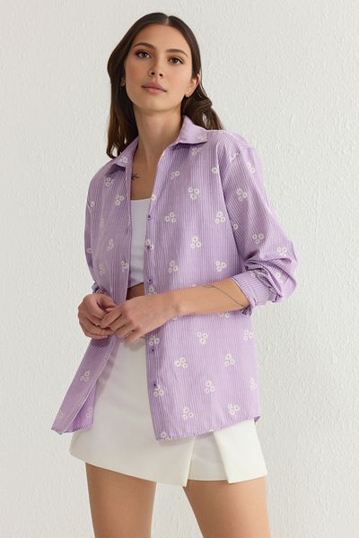 Trendyol Collection Fliederfarbenes, gestreiftes, florales, gewebtes Baumwollhemd TWOSS23GO00373