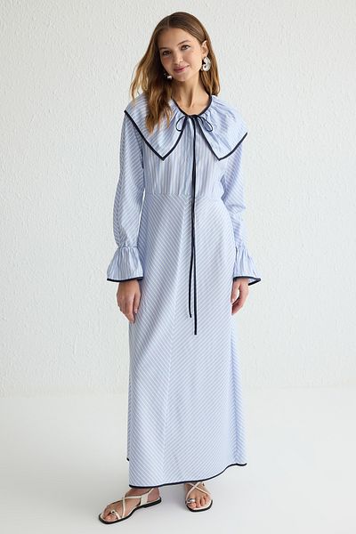 Trendyol Modest Blaues, mit Paspeln verziertes, gewebtes Kleid TCTSS25EB00005