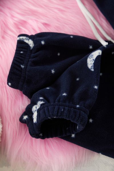 Trendyol Collection Sötétkék kapucnis Galaxy Print polár téli kötött pizsama szett THMAW22PT0365