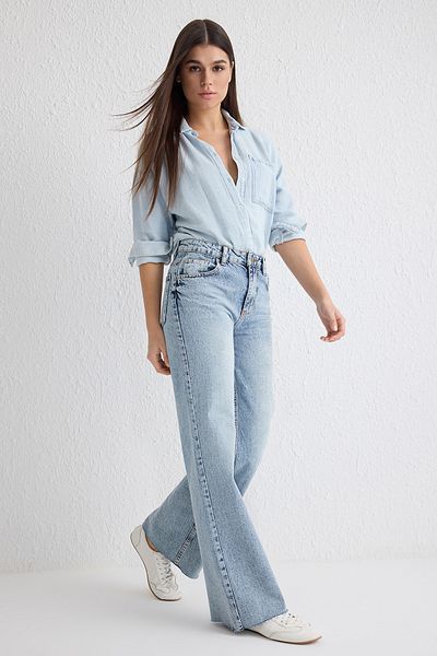 Trendyol Collection Blugi albastru deschis cu talie obișnuită cu picioare largi TWOSS25JE00064